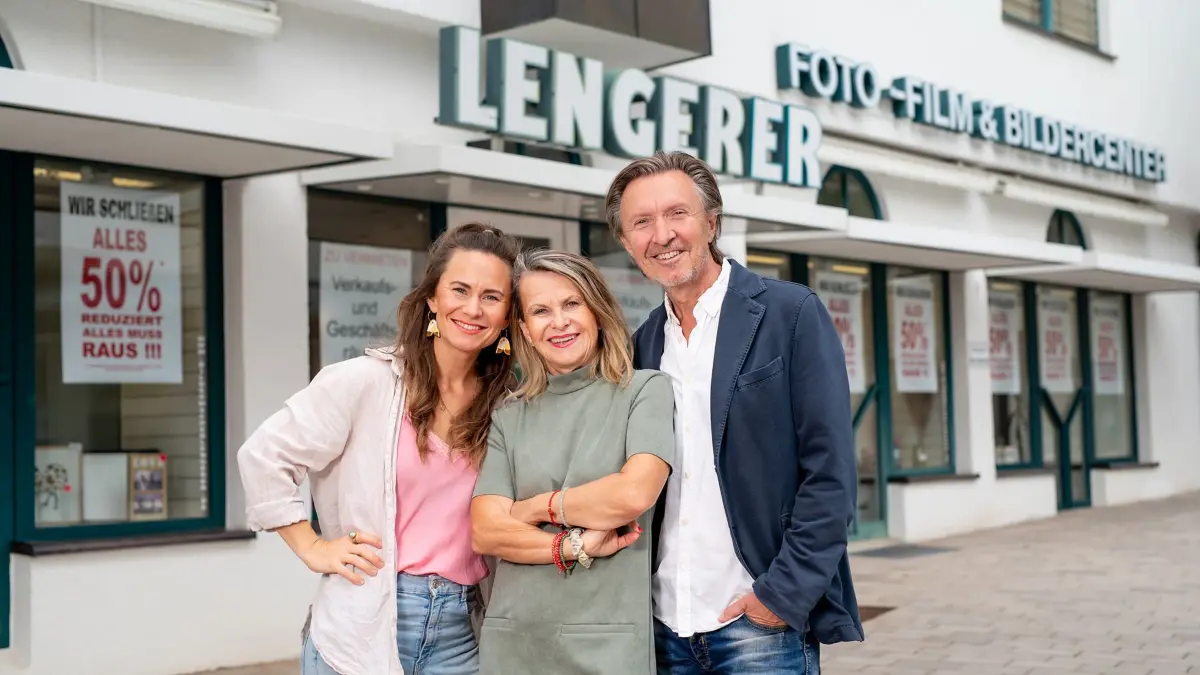 Katja, Elisabeth und Bozidar Bartolec geben ihr Fotofachgeschäft in der Ebinger Innenstadt auf.