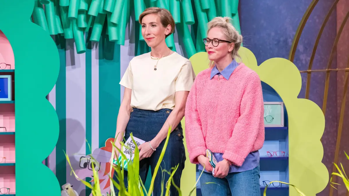 Philippa König (l.) und Susann Hoffmann pitchen am 16.09.2024 in „Die Höhle der Löwen“ ihr Produkt Manti Manti.