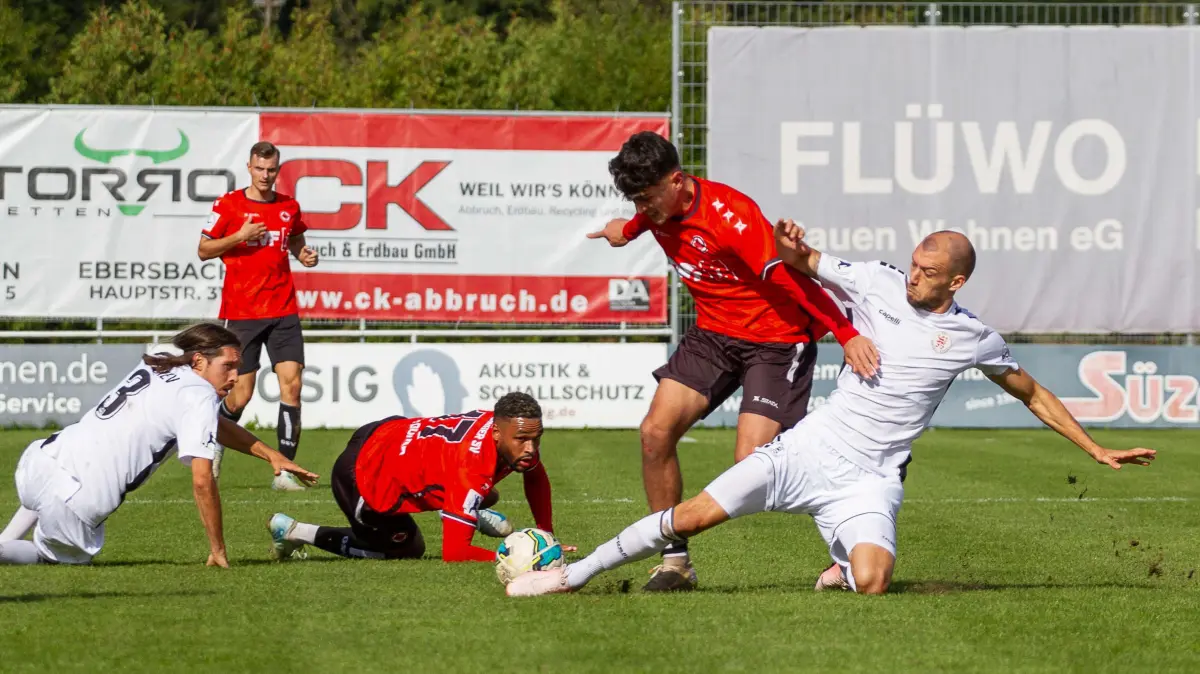 1. Goeppinger SV vs. KSV Hessen Kassel, Fussball, Regionalliga Suedwest, 8.Spieltag, Saison 2024/2025, 15.09.2024: Oguzhan Kececi (1. Goeppinger Sportverein, #18)
1. Goeppinger SV vs. KSV Hessen Kassel, Fussball, Regionalliga Suedwest, 8.Spieltag, Saison 2024/2025, 15.09.2024
Foto: Eibner-Pressefoto/Luan Bahtijari