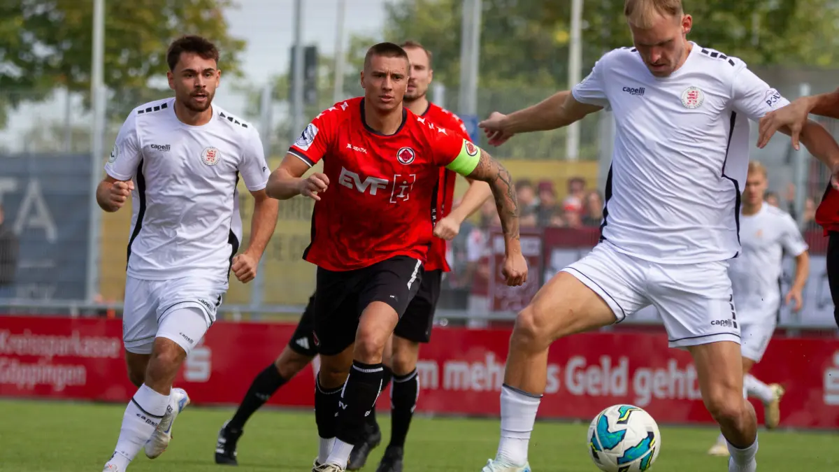 1. Goeppinger SV vs. KSV Hessen Kassel, Fussball, Regionalliga Suedwest, 8.Spieltag, Saison 2024/2025, 15.09.2024: Filip Milisic (1. Goeppinger Sportverein, #28)
1. Goeppinger SV vs. KSV Hessen Kassel, Fussball, Regionalliga Suedwest, 8.Spieltag, Saison 2024/2025, 15.09.2024
Foto: Eibner-Pressefoto/Luan Bahtijari