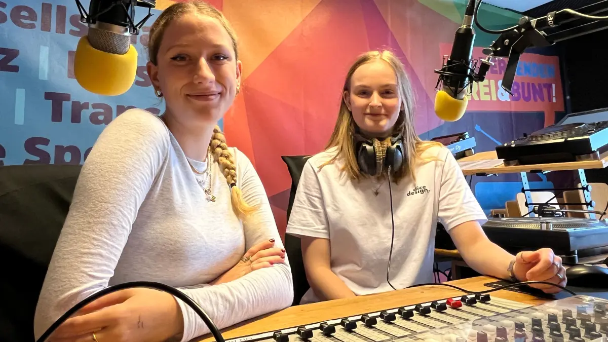 Rachel Jörg und Alea Müller sind die zwei neuen Bufdis bei Radio Sthörfunk in Schwäbisch Hall