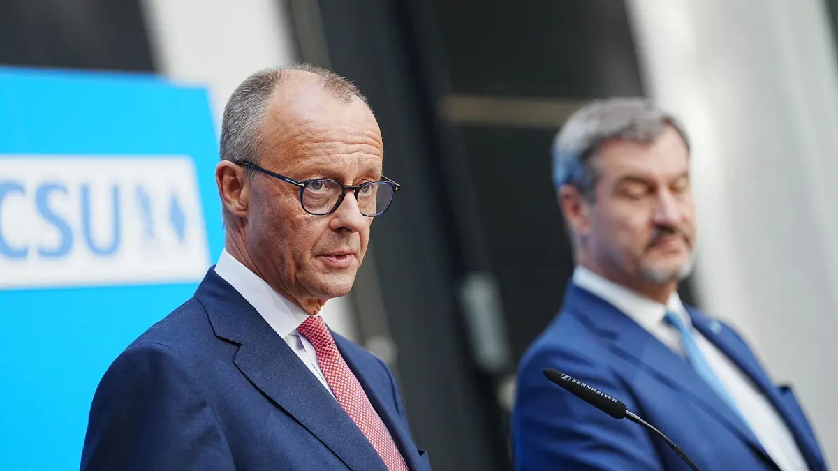 Pressekonferenz zu Kanzlerkandidatur-Frage der Union: 17.09.2024, Berlin: Friedrich Merz (l), CDU-Bundesvorsitzender und Unionsfraktionsvorsitzender, und Markus Söder, CSU-Vorsitzender und Ministerpräsident von Bayern, geben eine Pressekonferenz zur Frage um die Kanzlerkandidatur der Union. (zu dpa: «CDU-Chef Merz tritt als Kanzlerkandidat der Union an») Foto: Kay Nietfeld/dpa +++ dpa-Bildfunk +++