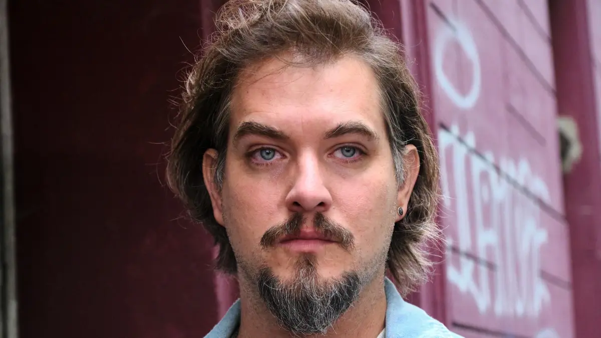 David (Diego Carlos Seyfarth) versucht sich unter Kontrolle zu halten.