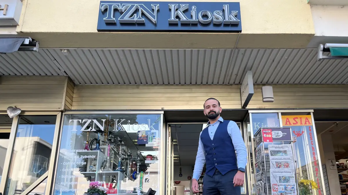 Durmus Tüzün betreibt den TZN Kiosk in der Neu-Ulmer Ludwigstraße. Ab Oktober ist hier auch die Post zu finden.