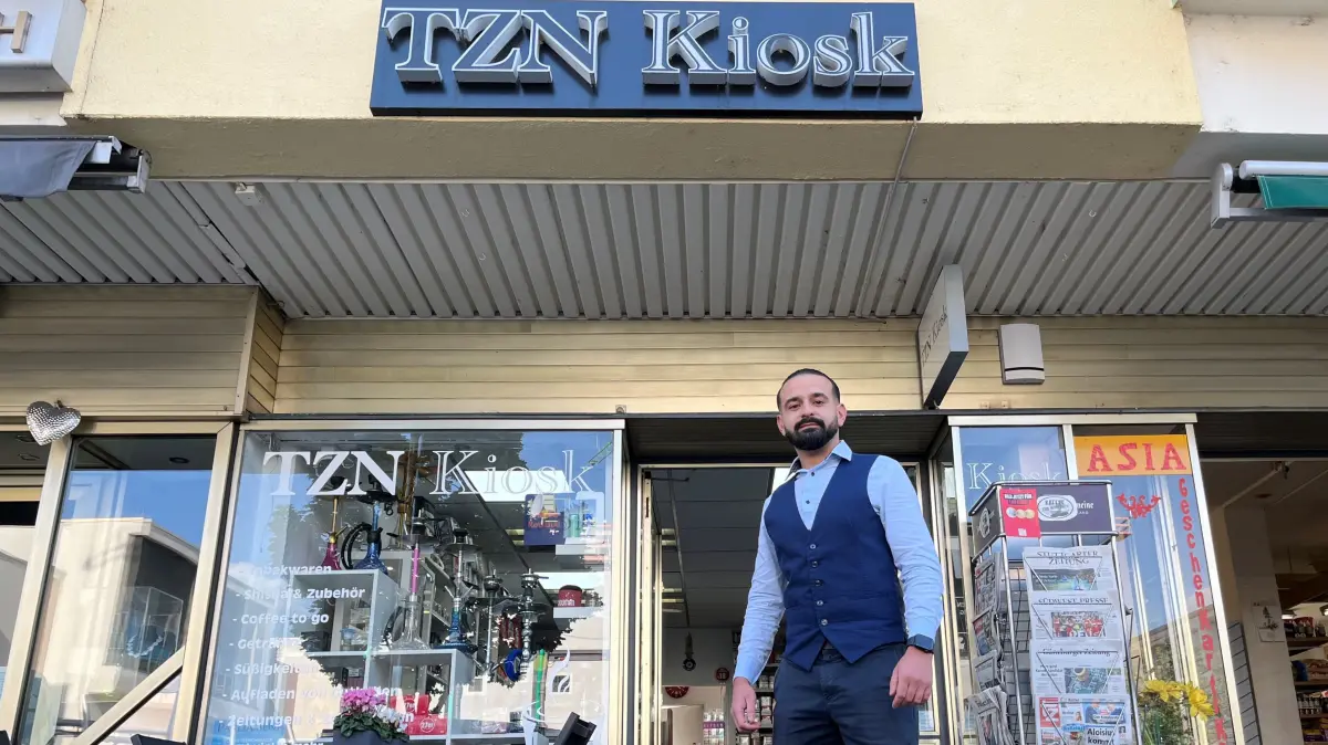 Durmus Tüzün betreibt den TZN Kiosk in der Neu-Ulmer Ludwigstraße. Ab Oktober ist hier auch die Post zu finden.