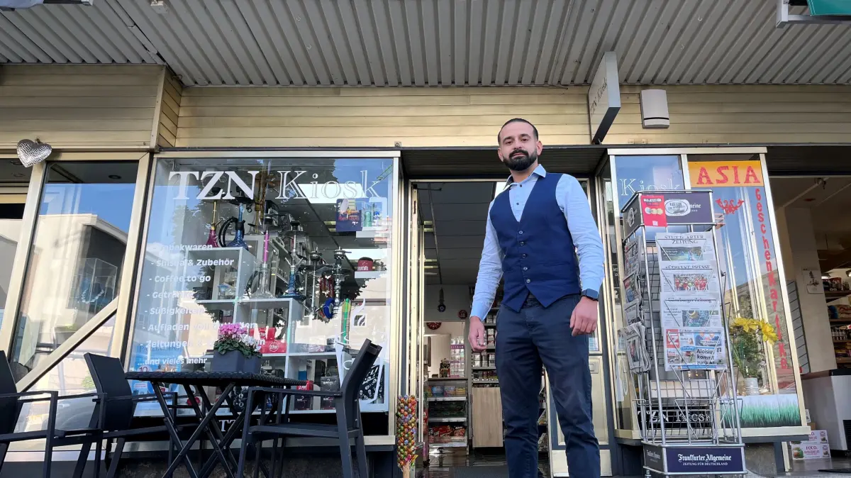 Durmus Tüzün betreibt den TZN Kiosk in der Neu-Ulmer Ludwigstraße. Ab Oktober ist hier auch die Post zu finden.