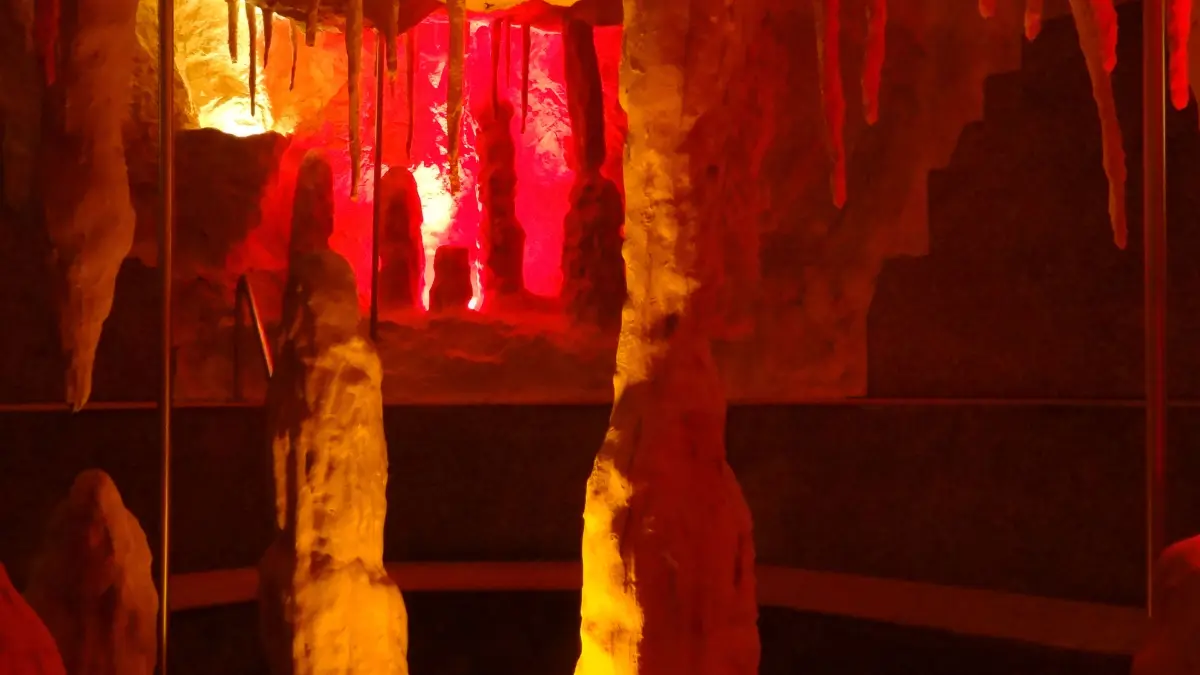 Einzigartige Thermengrotte mit Dampfbad Nebelhöhle