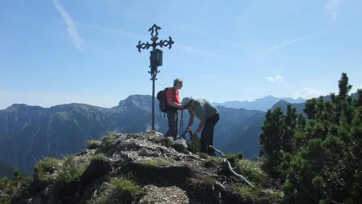Die Weitalpspitze, Gipfel und faszinierende Aussichtskanzel, hier Richtung Kreuzspitze.