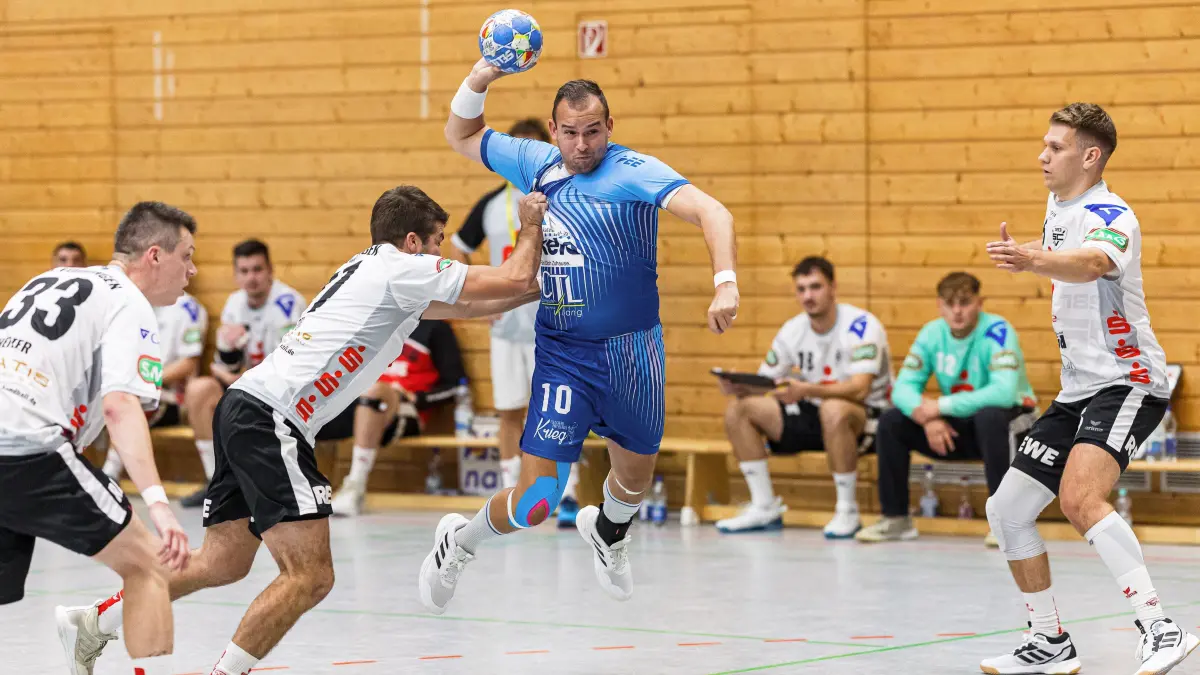 Handball Landesliga: Handball Landesliga; TV Treffelhausen - SC Vöhringen;
Kevin Nagel (TV Treffelhausen, #10);
21.09.2024; Alb-Sporthalle, Böhmenkirch.
Foto: Thomas Madel