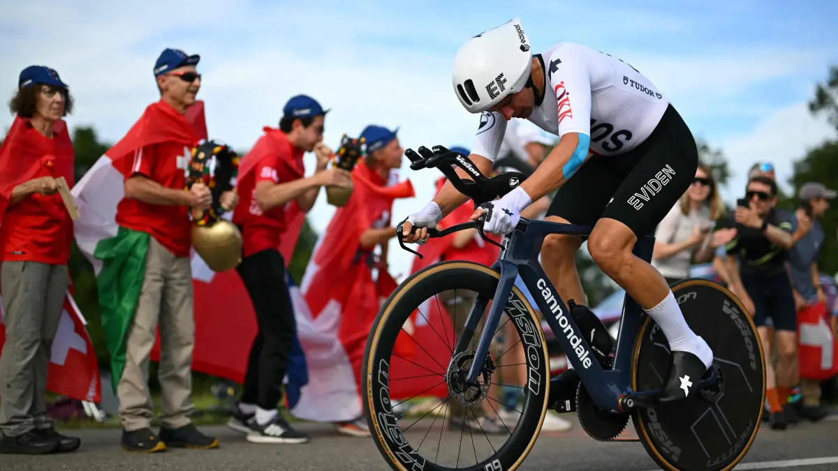Switzerland's Stefan Bissegger competes in the men's Elite Individual Time Trial cycling event, 46,1km from and to Zurich, during the UCI 2024 Road World Championships, near Meilen, on September 22, 2024. (Photo by Fabrice COFFRINI / AFP)
