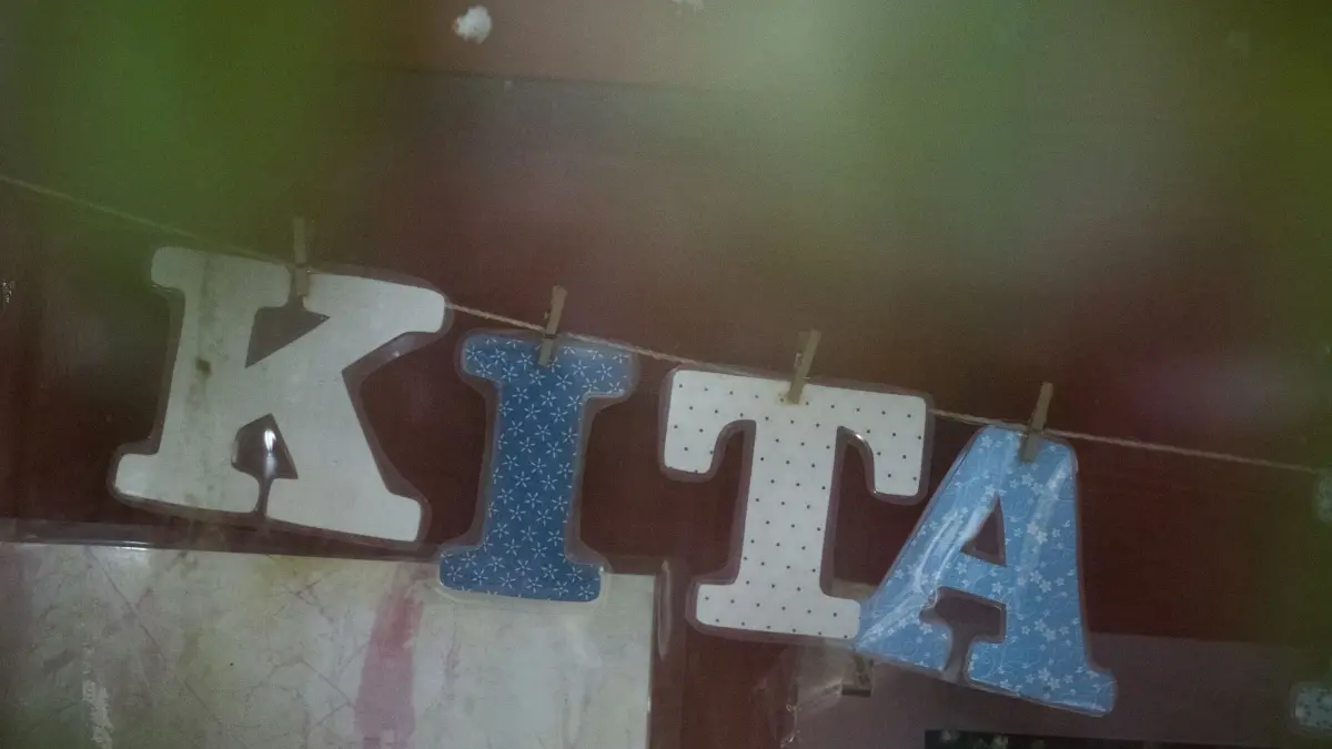Schriftzug „KITA“ ist an einer Kindertagesstätte