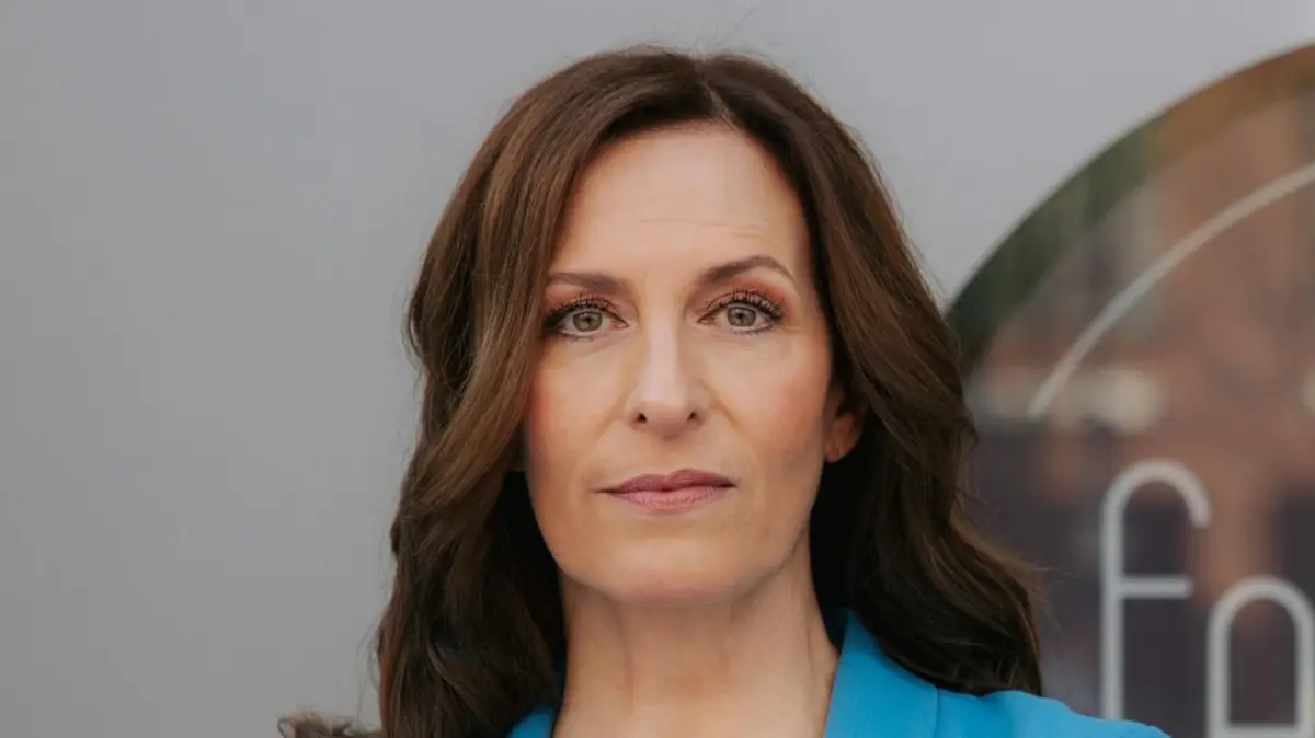 Katrin (Ulrike Frank) lernt einen neuen Mann kennen.