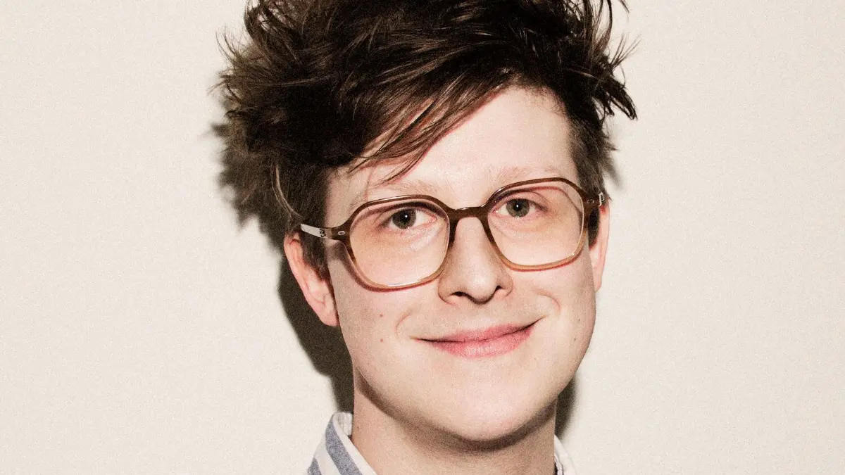 Hinnerk Köhn tritt für Hamburg beim Bundesvision Comedy Contest an.
