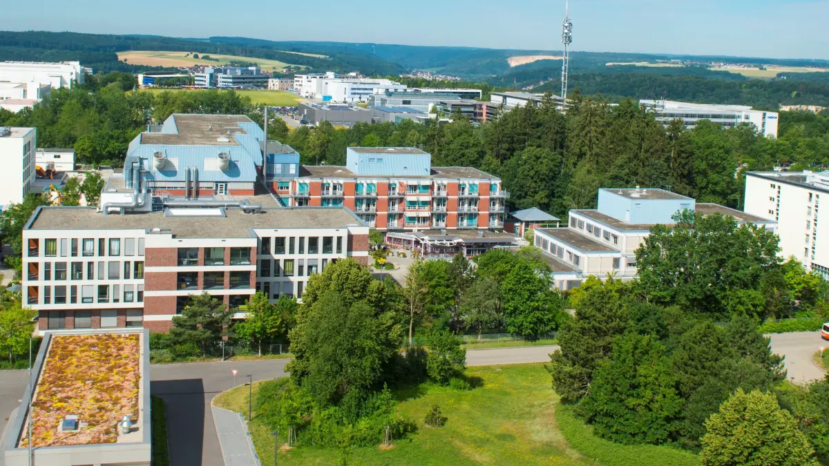 In der Orthopädischen Universitätsklinik am RKU am Oberen Eselsberg behandeln vielfach ausgezeichnete Spezialistinnen und Spezialisten auf höchstem medizinischen Niveau.