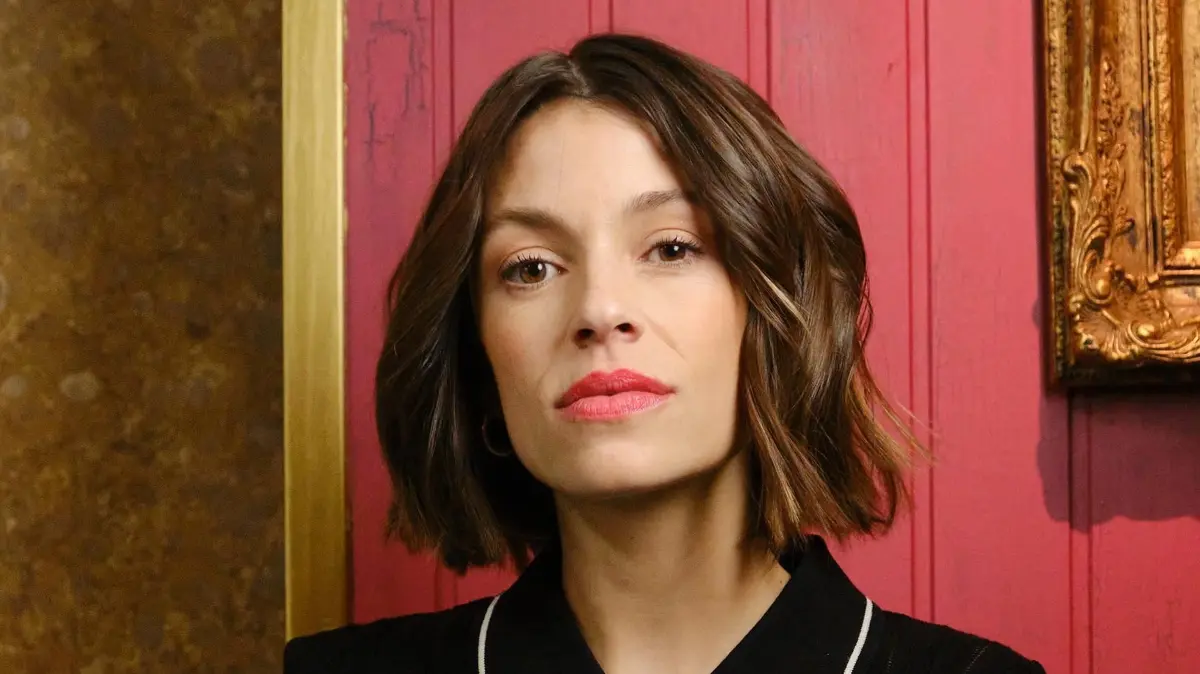 Charlotte (Anna Julia Antonucci) starb bei einem Autounfall.