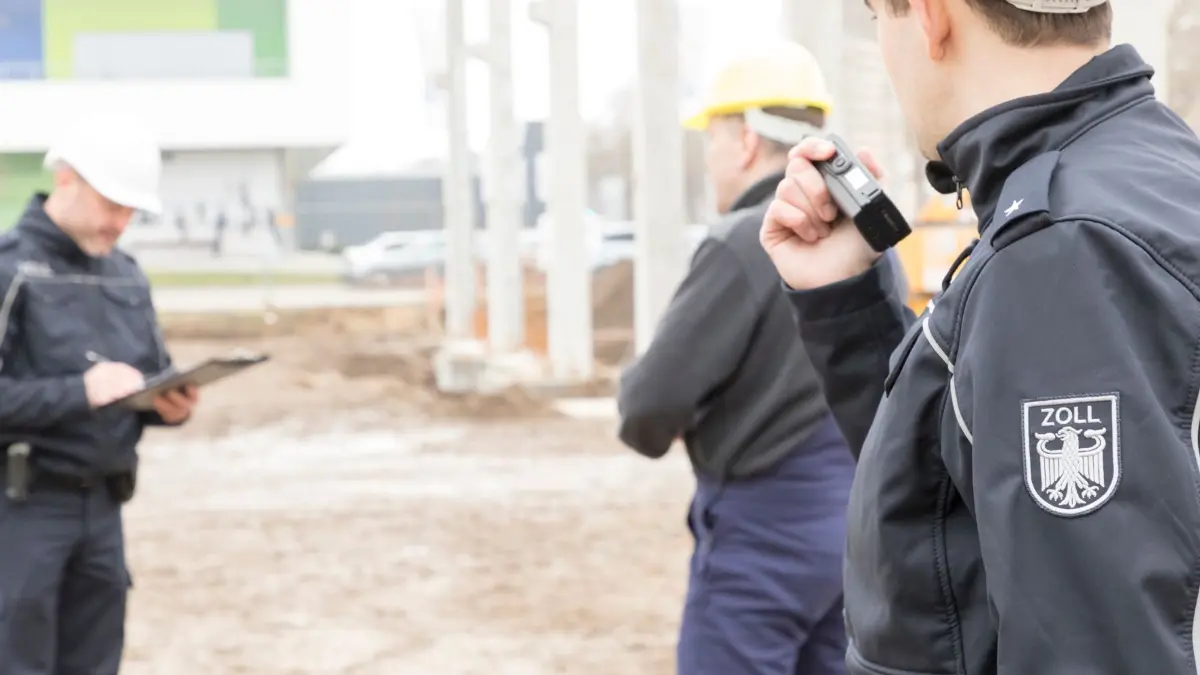 Zoll Kontrolle Ulm Baustelle Glasfaser Arbeit