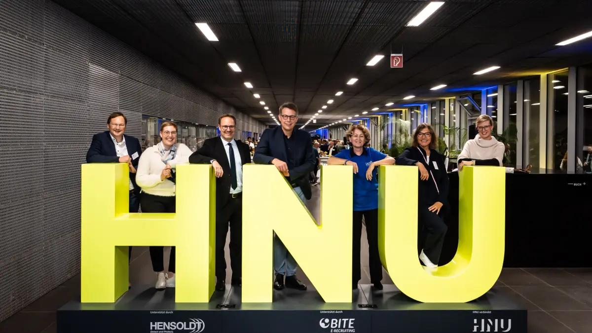 HNU 30 Jahre
