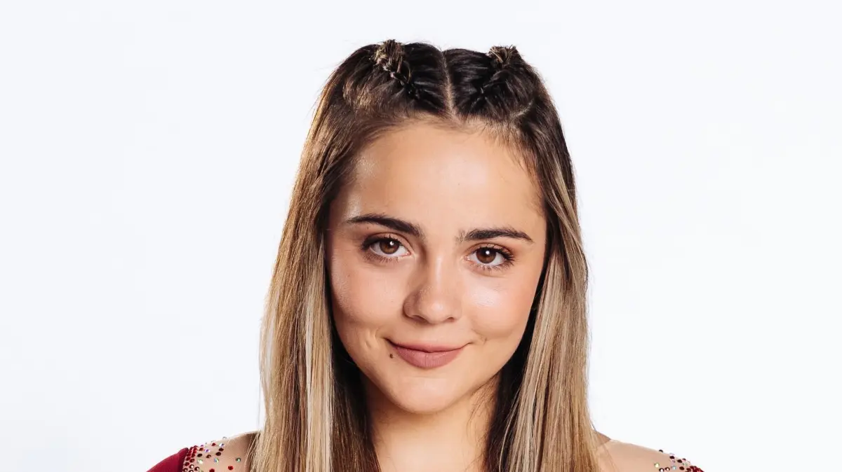 Valea (Antonia Kolano) denkt, dass ihre Mutter tot ist.