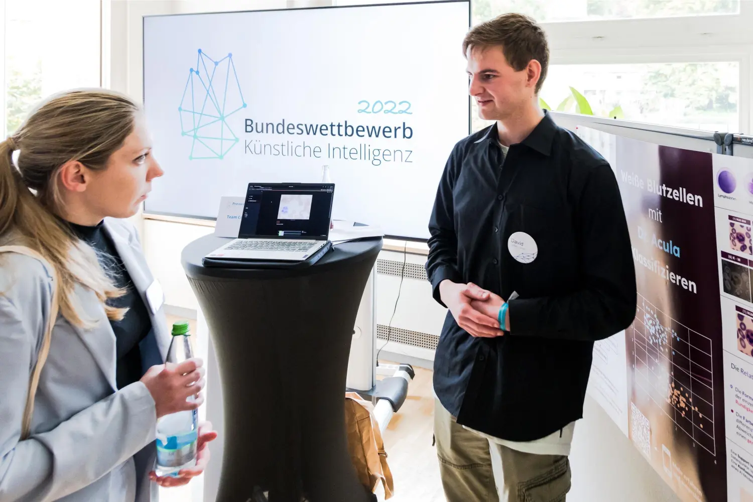 Tbingen: Bundeswettbewerb Knstliche Intelligenz: Die Queen ist nicht tot?  | swp.de