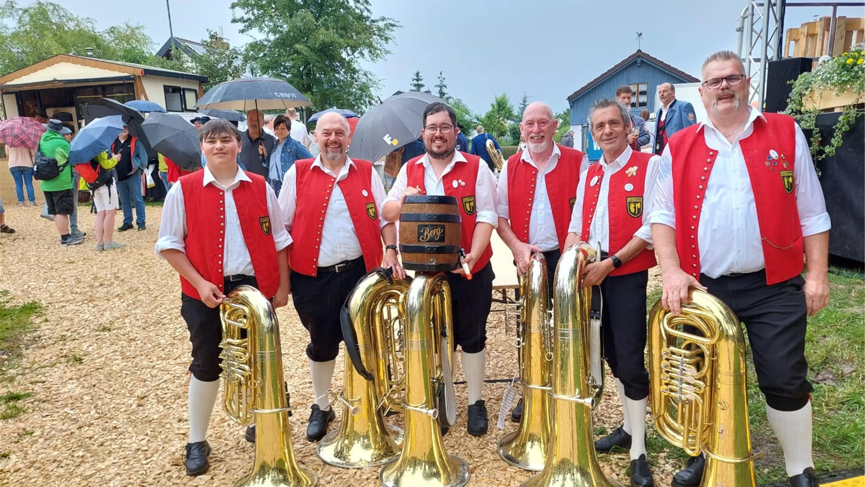Max Killinger Dettingen: Sechs Dettinger Tubisten waren beim Ulrichsfest in Berg | swp.de