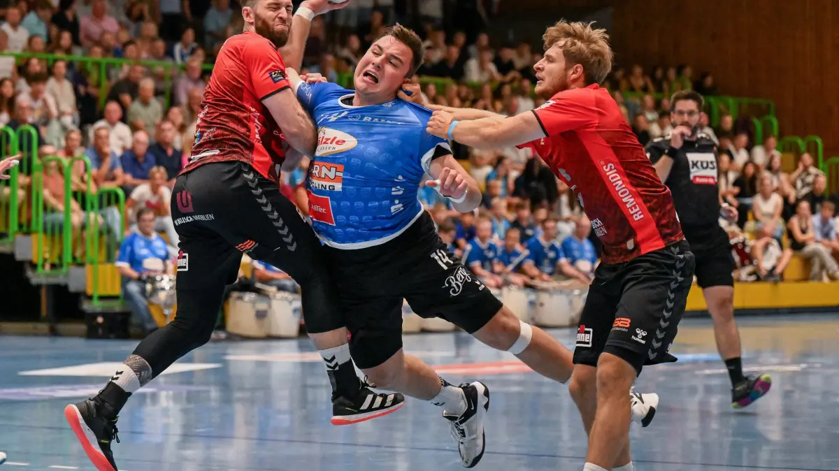 Niklas Roth (Mitte) spielte in der zweiten Hälfte richtig stark – aber nicht nur er. Der VfL feierte einen Auswärtssieg.