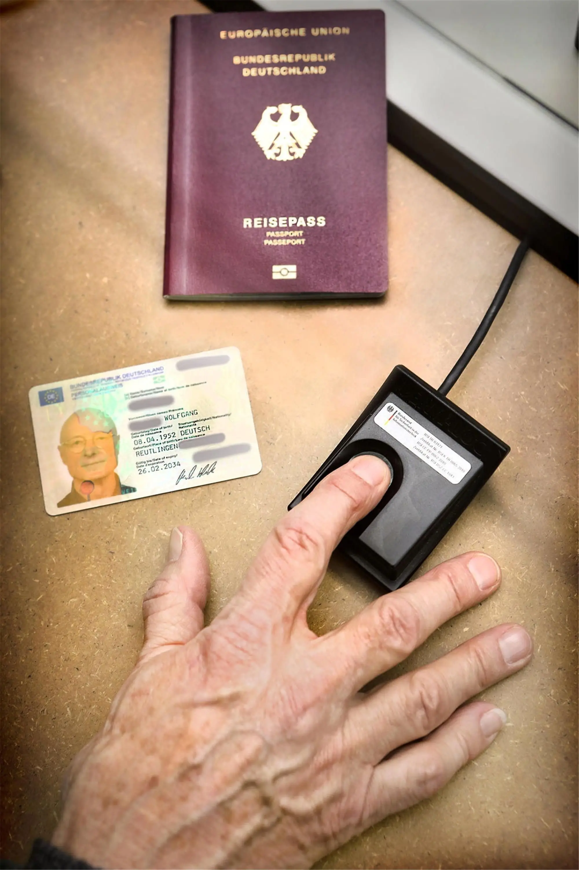 Tübingen: Ohne Fingerabdruck kein Ausweis | swp.de