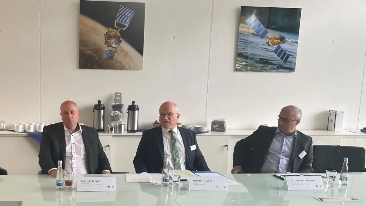 Wollen gemeinsam die Wasserstoffstrategie voranbringen (von links): Patrick Dufour, Geschäftsführer bei der Wirtschaftsförderung Raum Heilbronn, Landrat Norbert Heuser und Andreas Schumm, Verbandsdirektor des Regionalverbands Heilbronn-Franken
