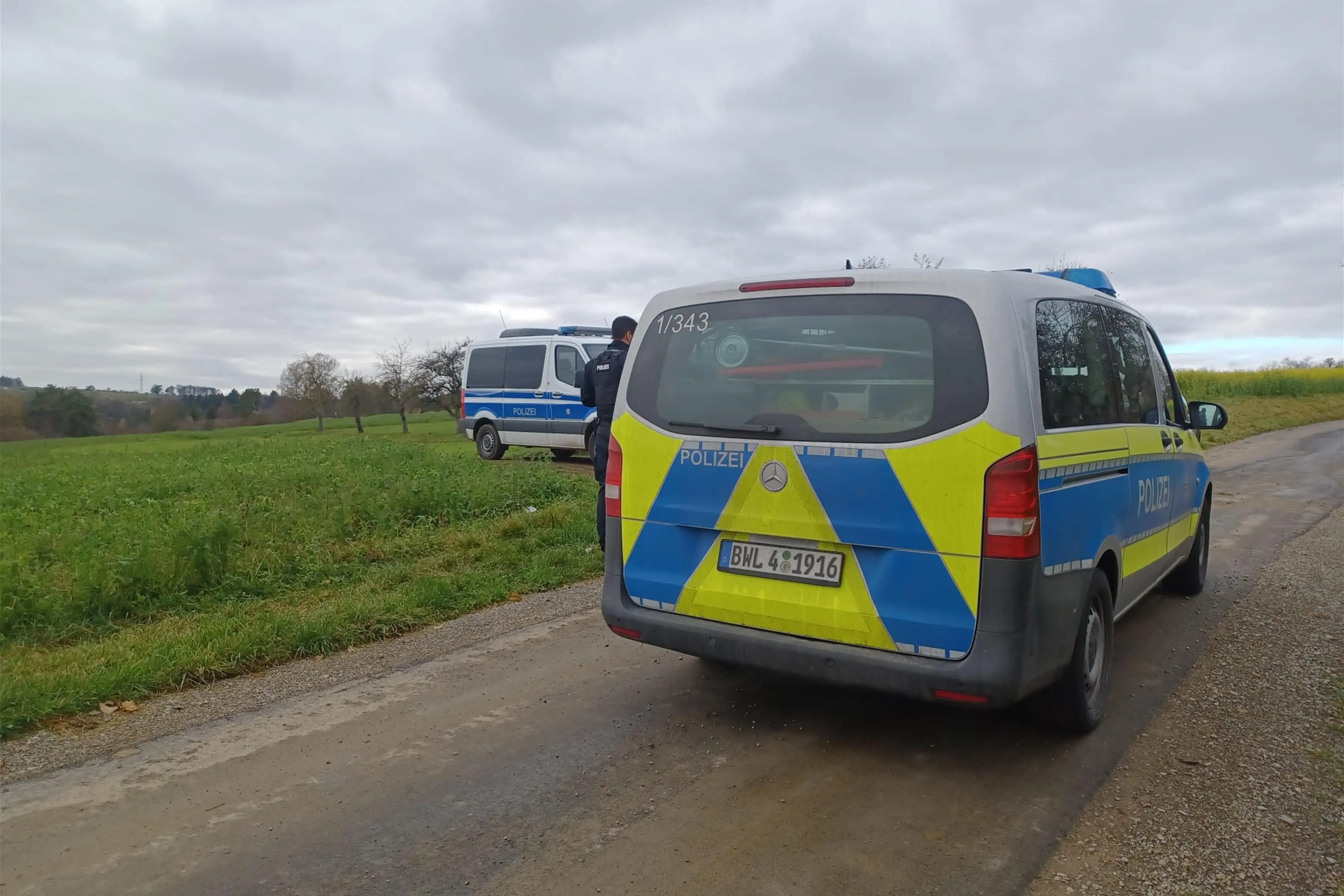 Einsatz am Rande von Horb bei einem angeblich illegal errichteten Gebäude. Bild: Manuel Fuchs