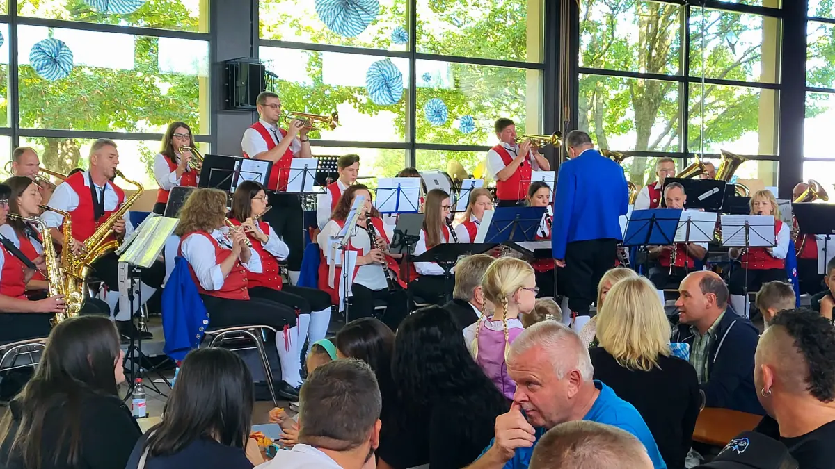 Am Wochenende herrschte Oktoberfest-Stimmung in der Mehrzweckhalle.