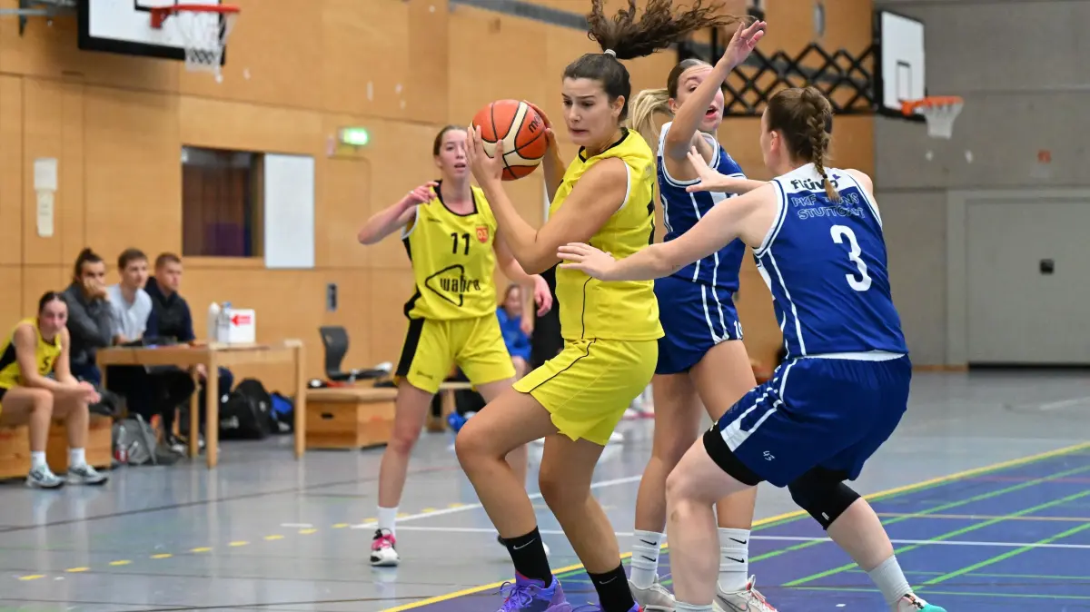 Regionalliga, Frauen: SV 03 Tigers Tübingen - PKF Titans Stuttgart : Regionalliga, Frauen: SV 03 Tigers Tübingen – PKF Titans Stuttgart , 29.09.2024 - Elena Skobic (SV03, links), Susann Conrad (Titans, rechts)
Foto: Axel Grundler