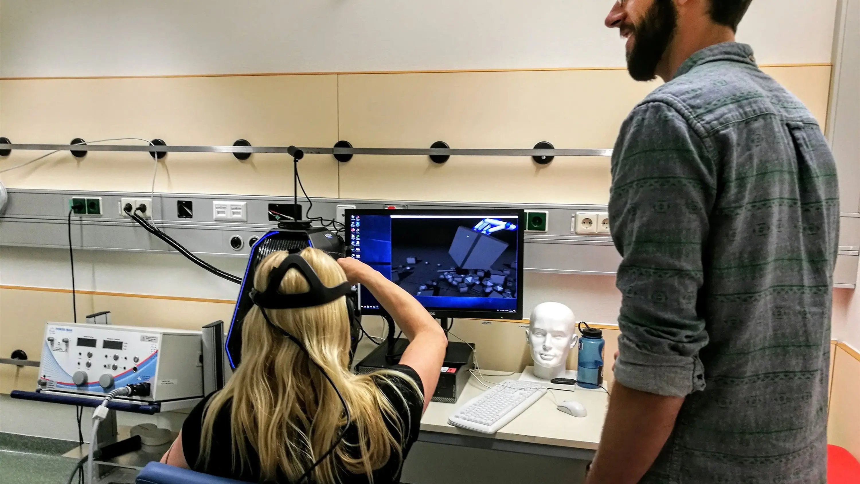 Neurowissenschaft: Mit der gelähmten Hand den Ball fangen | swp.de