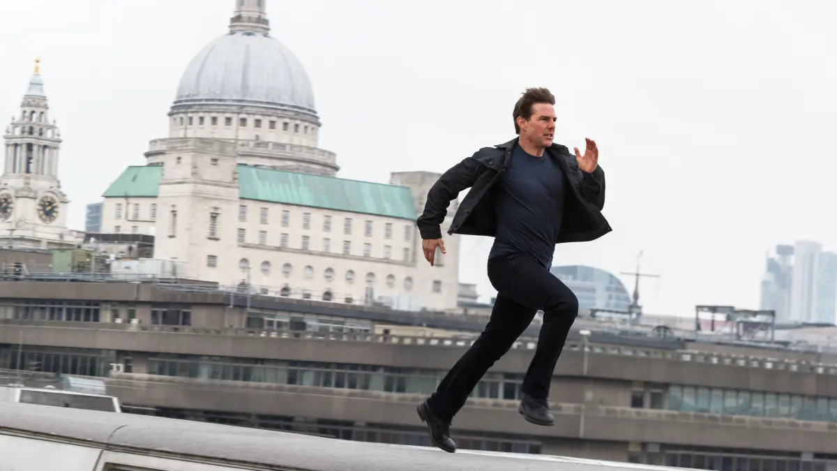 Ethan Hunt (Tom Cruise)