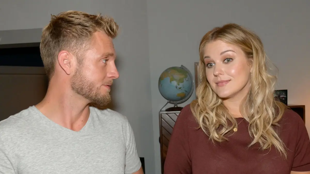 Paul (Niklas Osterloh) und Alicia (Josefin Bressel) haben sich heimlich ineinander verliebt.