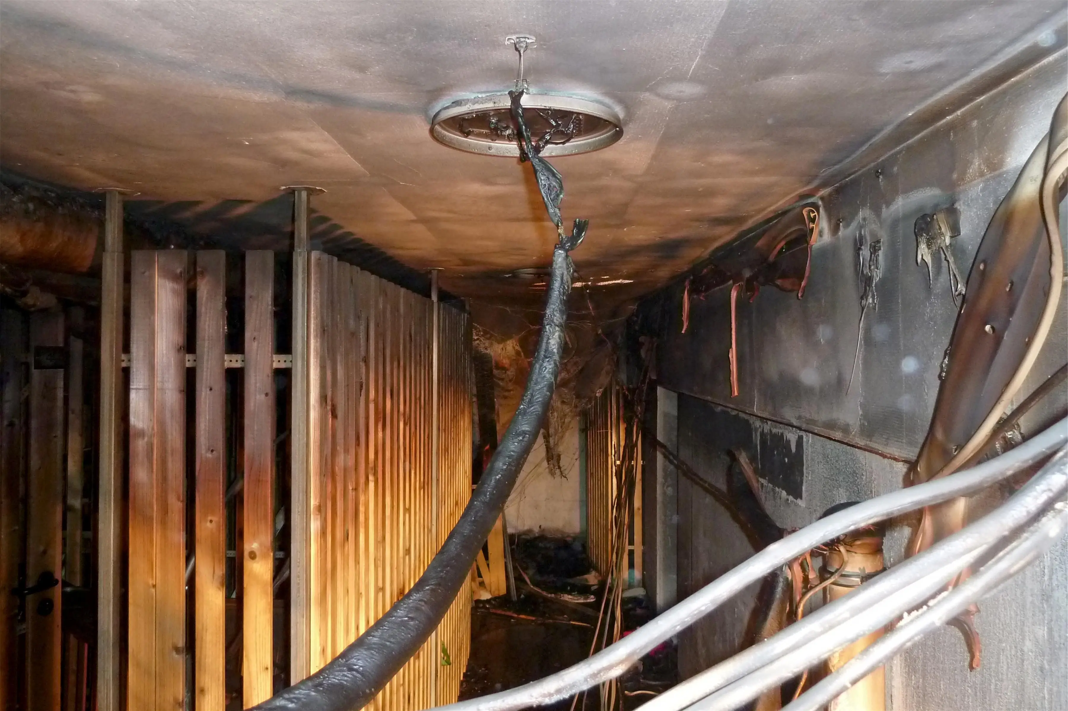 Kellerbrand in einem Hochhaus in Kirchentellinsfurt. Bild: Andreas Armbruster / Feuerwehr Kirchentellinsfurt