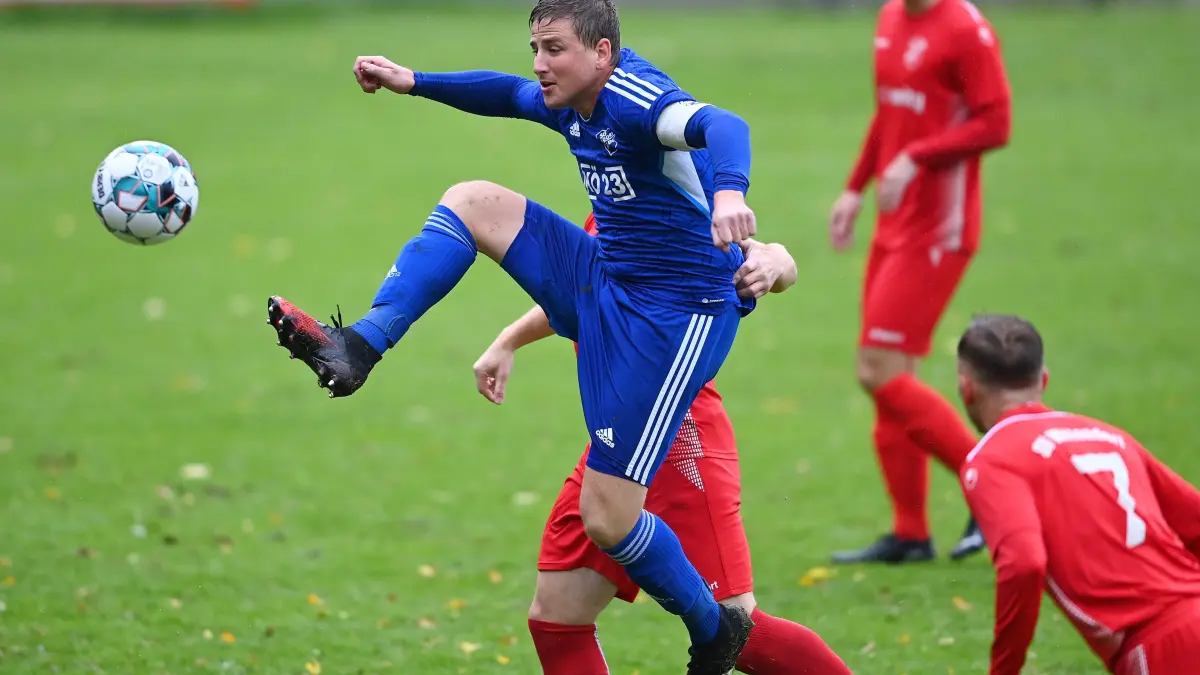 Tobias Schmollinger (SG Ahldorf-Mühlen-Dettensee) ist auf dem Spielfeld nahezu überall zu Hause. In der Vergangenheit war er der Mittelfeldmotor. Seit ein paar Monaten stabilisiert er nun die Abwehr. ⇥Foto: Markus Ulmer