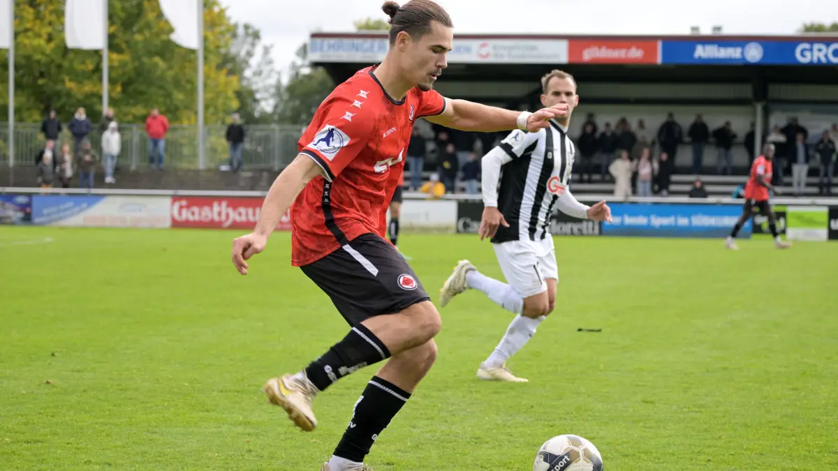 FC 08 Villingen vs. 1.Goeppinger SV, Fussball, Regionalliga Sued-West, 11.Spieltag , Saison 2024/2025 , 05.10.2024 : Bastian Froelich (1.Goeppinger SV, #4)
FC 08 Villingen vs. 1.Goeppinger SV
Fussball, Regionalliga Sued-West, 11.Spieltag, Saison 2024/2025, 05.10.2024
Foto: Eibner-Pressefoto / Tobias Baur