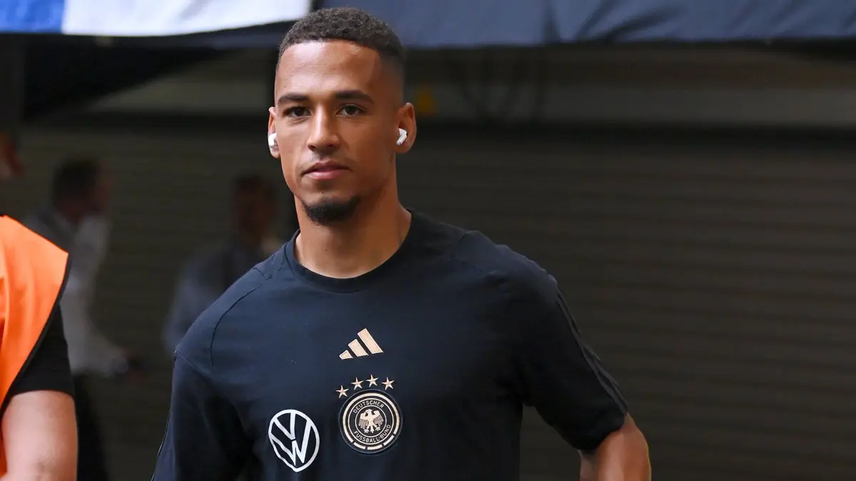 FUSSBALL INTERNATIONAL Testspiel in Schalke
Deutschland - Kolumbien 20.06.2023
Ankunft in der Schalke Arena; Thilo Kehrer (Deutschland) mit Tasche
FOTO: ULMER Pressebildagentur
xxNOxMODELxRELEASExx