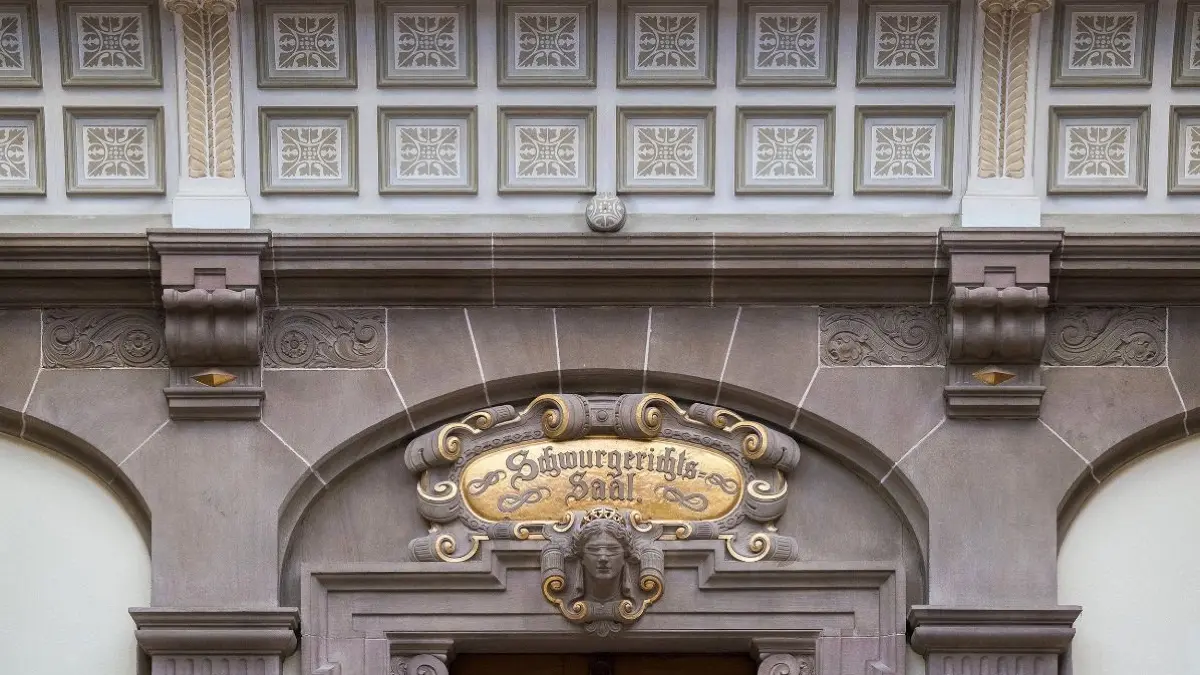 Landgericht Tübingen: Eingang zum Schwurgerichtssaal.