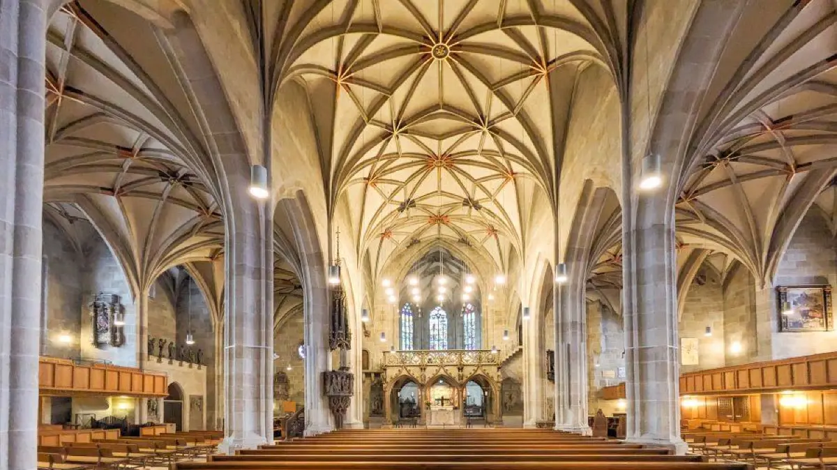 Die Stiftskirche - hier noch mit Gestühl