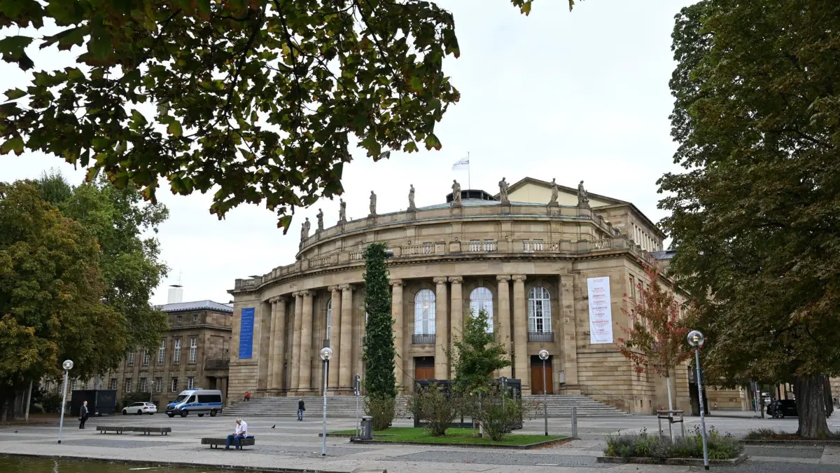 Opernhaus Stuttgart: 09.10.2024, Baden-Württemberg, Stuttgart: Das Opernhaus der Staatsoper Stuttgart. Aufgeführt wurde hier eine provokante Opernperformance mit dem Titel "Sancta". Foto: Bernd Weißbrod/dpa +++ dpa-Bildfunk +++