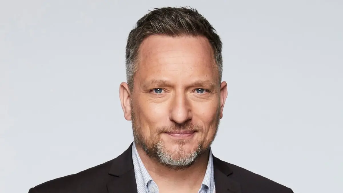 Michi (Lars Pape) ahnt nicht, dass er ins Visier eines Kriminellen gerät.