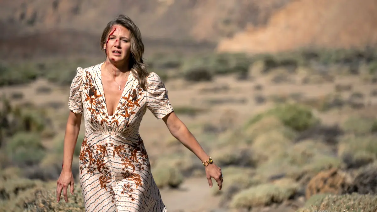 Tine Bornholm (Eva-Maria Grein Von Friedl) behauptet, ihr Verlobter hat versucht, sie zu töten.