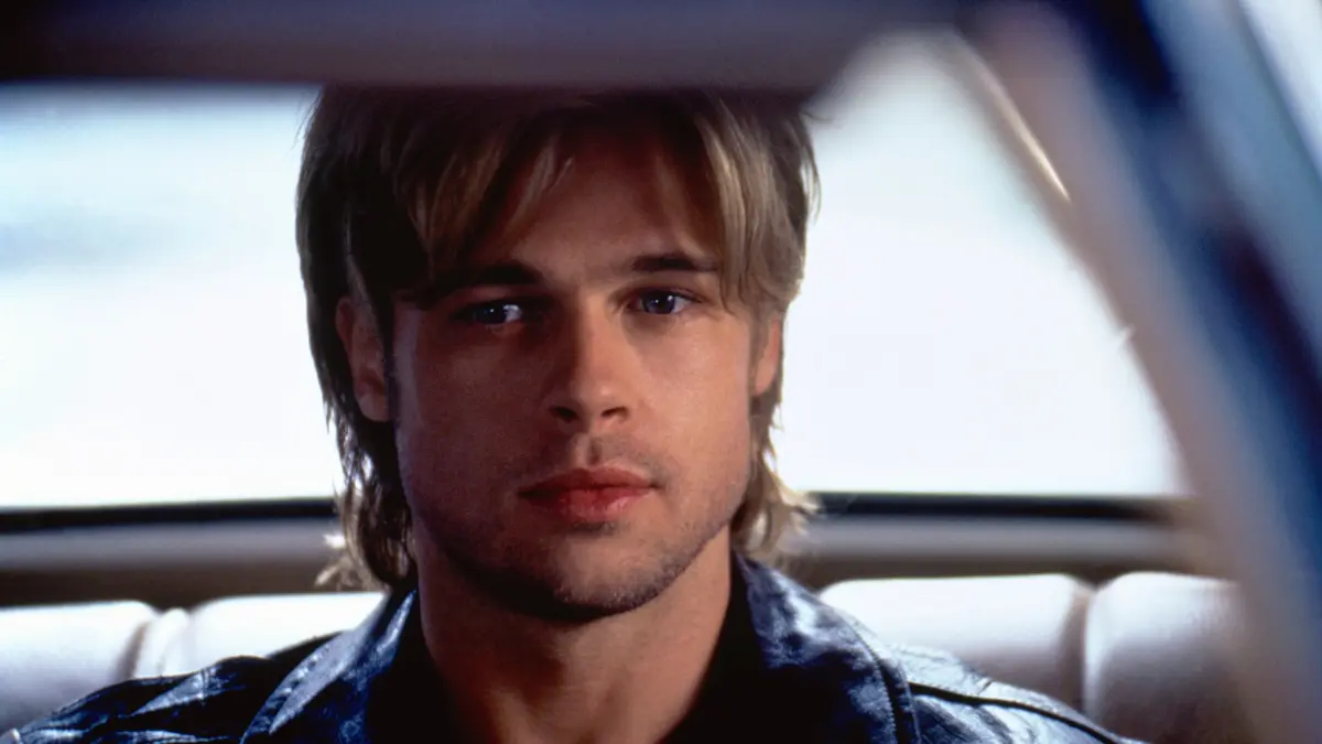 Rory Devaney (Brad Pitt) folgt die Gefahr auf Schritt und Tritt. Denn er führt ein durchtriebenes Doppelleben mit fatalen Folgen für ihn und die, die ihm nahestehen.