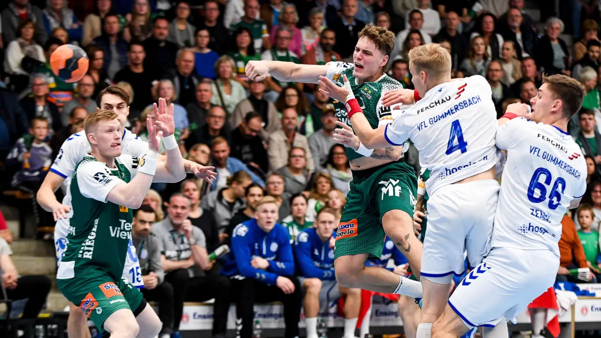 Frisch Auf Goeppingen vs. VFL Gummersbach, Handball, 1. Bundesliga, 6. Spieltag, 2024/2025, 12.10.24,: Victor Kloeve (Frisch Auf Goeppingen, #07), setzt sich gegen , Ellidi Vidarsson (VFL Gummersbach, #04), durch,
Frisch Auf Goeppingen vs. VFL Gummersbach, Handball, 1. Bundesliga, 6. Spieltag, 2024/2025, 12.10.24,
Eibner-Pressefoto/Andreas Ulmer