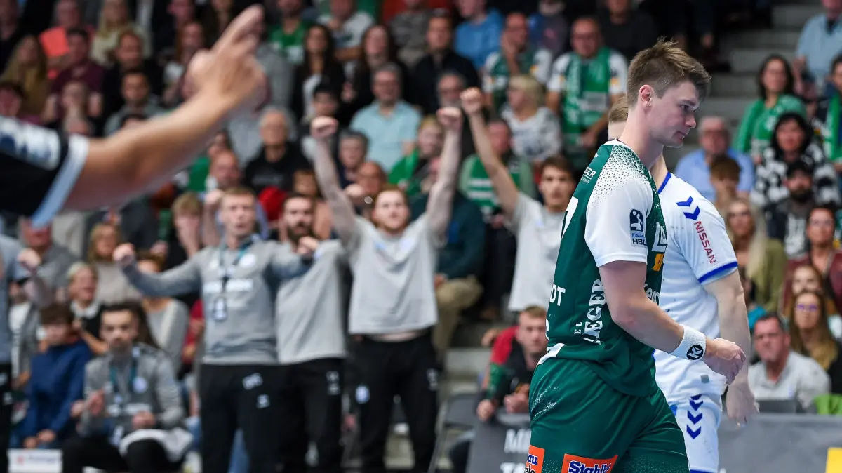 Frisch Auf Goeppingen vs. VFL Gummersbach, Handball, 1. Bundesliga, 6. Spieltag, 2024/2025, 12.10.24,: Oskar Sunnefeldt (Frisch Auf Goeppingen, #27), hat es etwas uebertrieben und muss mit Rot vom Feld,
Frisch Auf Goeppingen vs. VFL Gummersbach, Handball, 1. Bundesliga, 6. Spieltag, 2024/2025, 12.10.24,
Eibner-Pressefoto/Andreas Ulmer