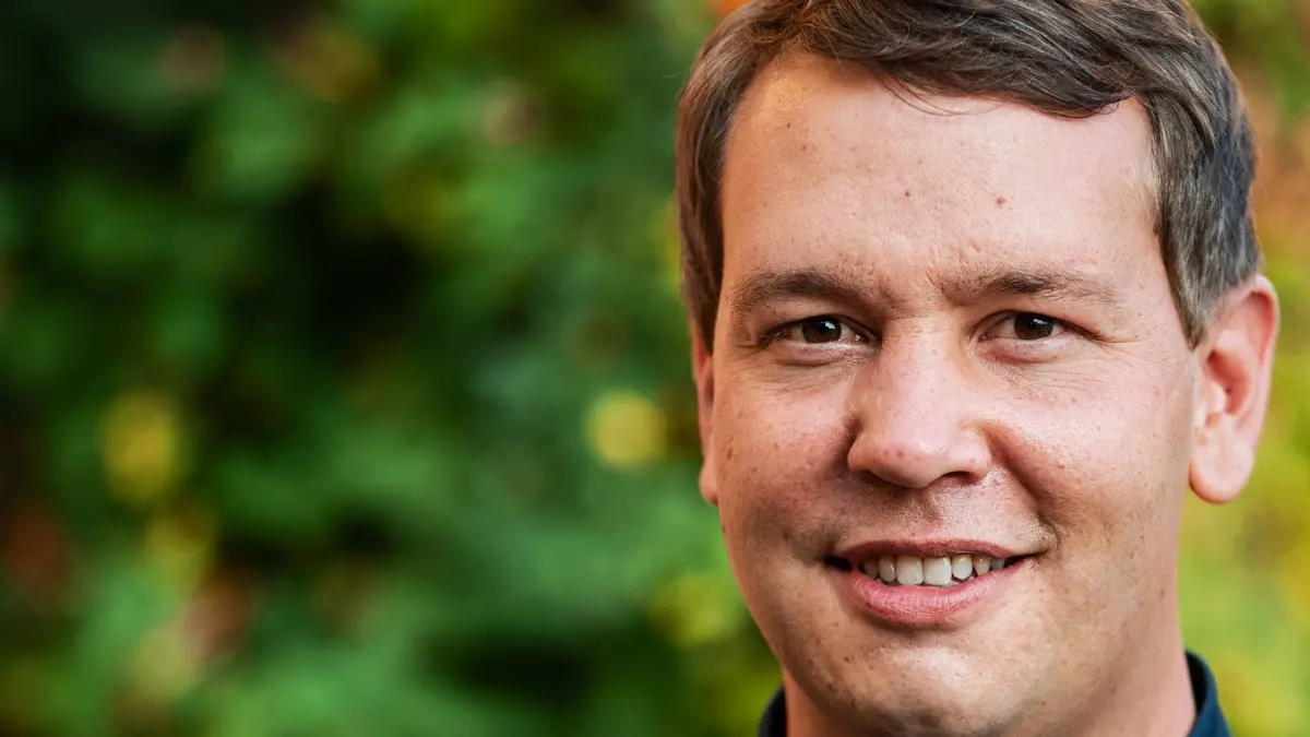 17.09.2020, Baden-Württemberg, Stuttgart: Kreismitgliederversammlung von Bündnis 90/Die Grünen, Kreisverband Stuttgart. Porträt von Oliver Hildenbrand. Foto: Lichtgut/Christoph Schmidt