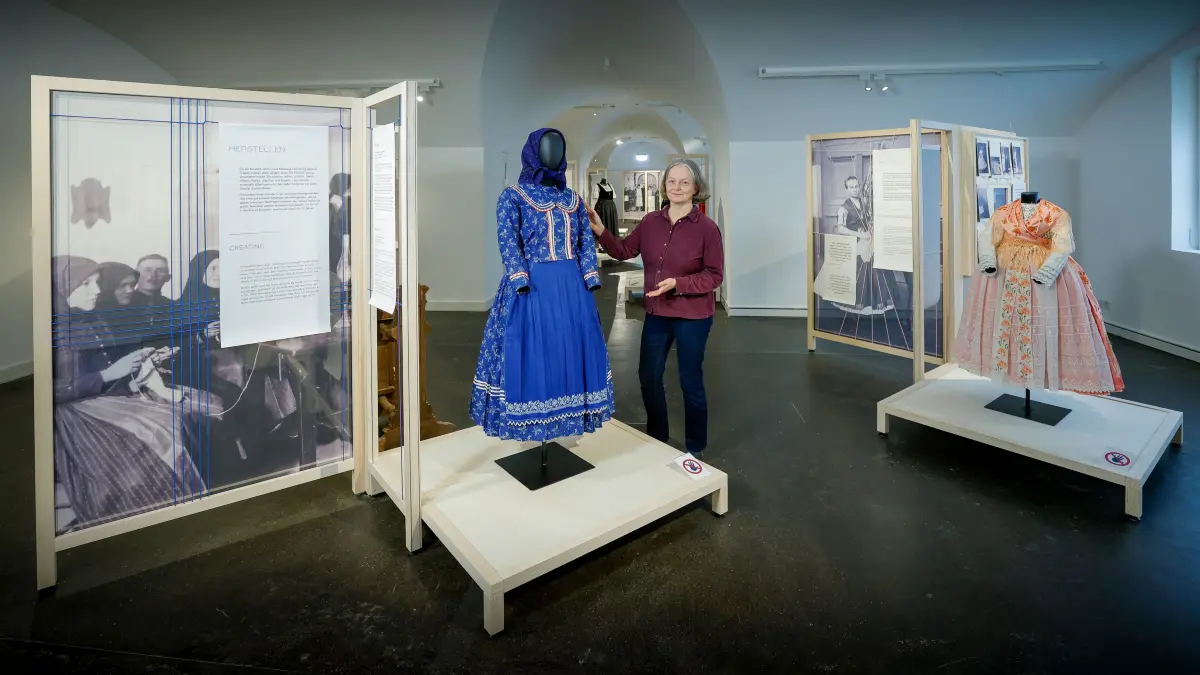 DZM: Ausstellung „Schwerer Stoff. Frauen – Trachten – Lebensgeschichten“