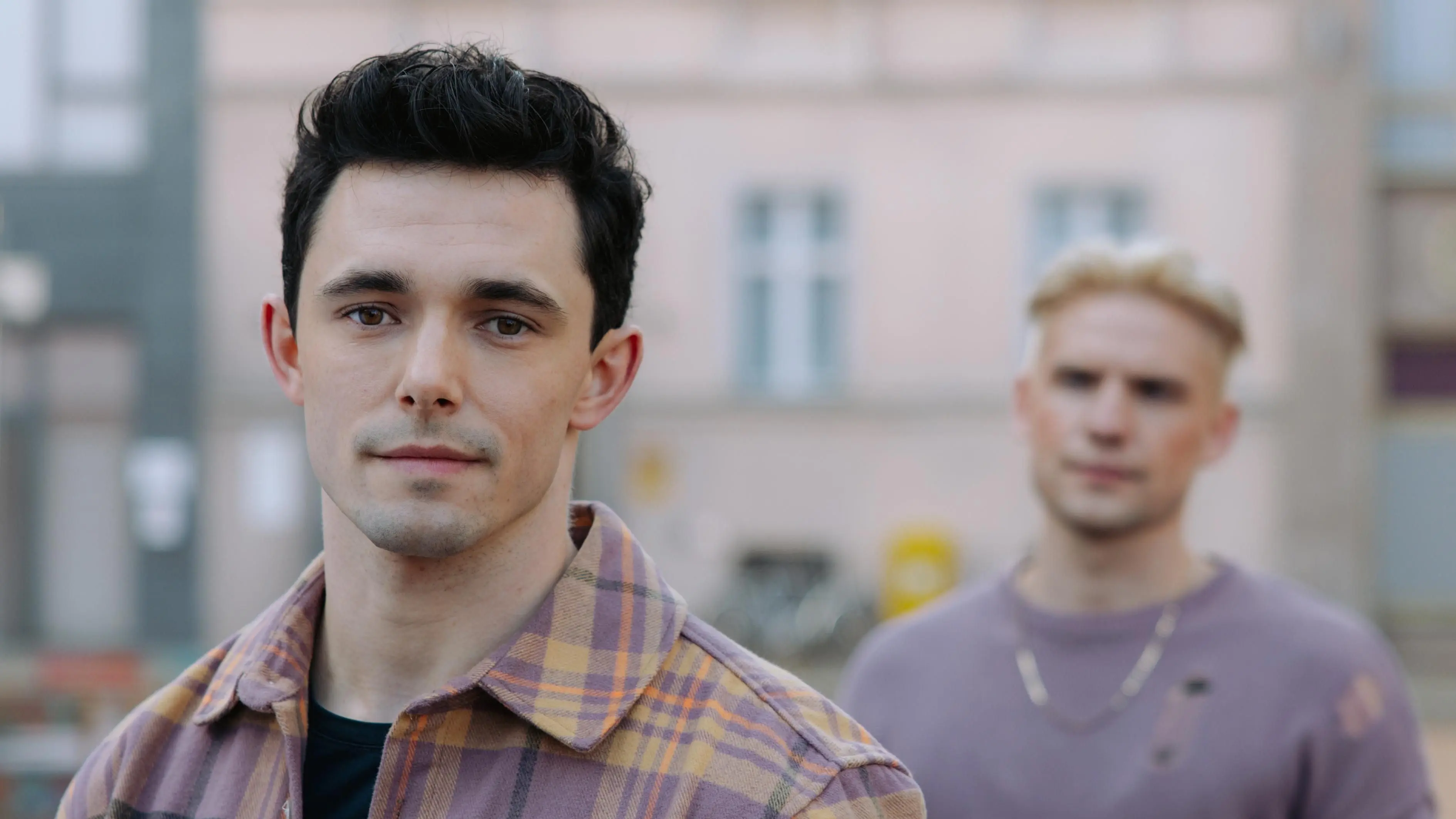 Luis (Marc Weinmann) und Moritz (Lennart Borchert) haben sich getrennt.