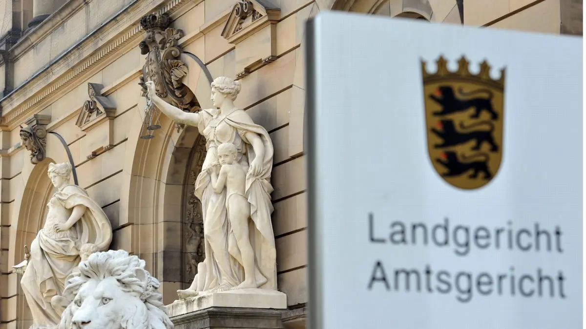 ARCHIV - 01.08.2014, Baden-Württemberg, Ulm: Das Gebäude des Amt- und Landgerichts. (zu dpa: «Prozess um Brandanschlag auf Roma-Familie") Foto: Stefan Puchner/dpa +++ dpa-Bildfunk +++
