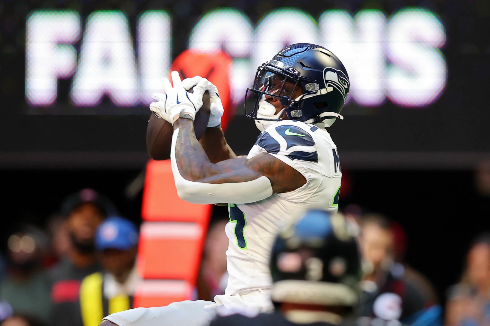 NFL Trade Deadline Day 2024 Geben die Seahawks Metcalf ab? Die